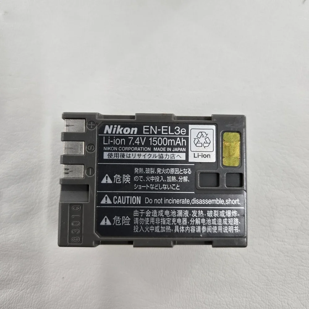 Nikon MH-18a Quick Charger + One Battery For Parts Or Not Working